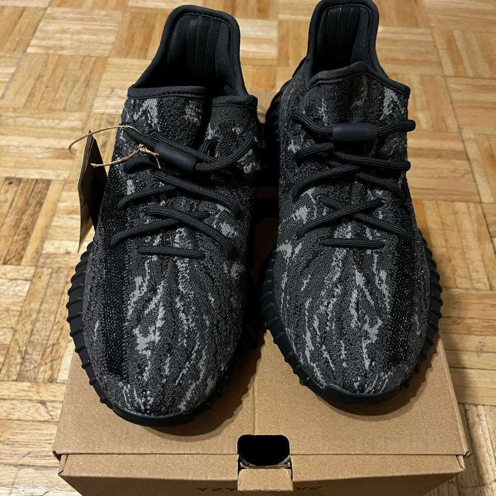 Yeezy Boost 350  V2 - Size 7.5